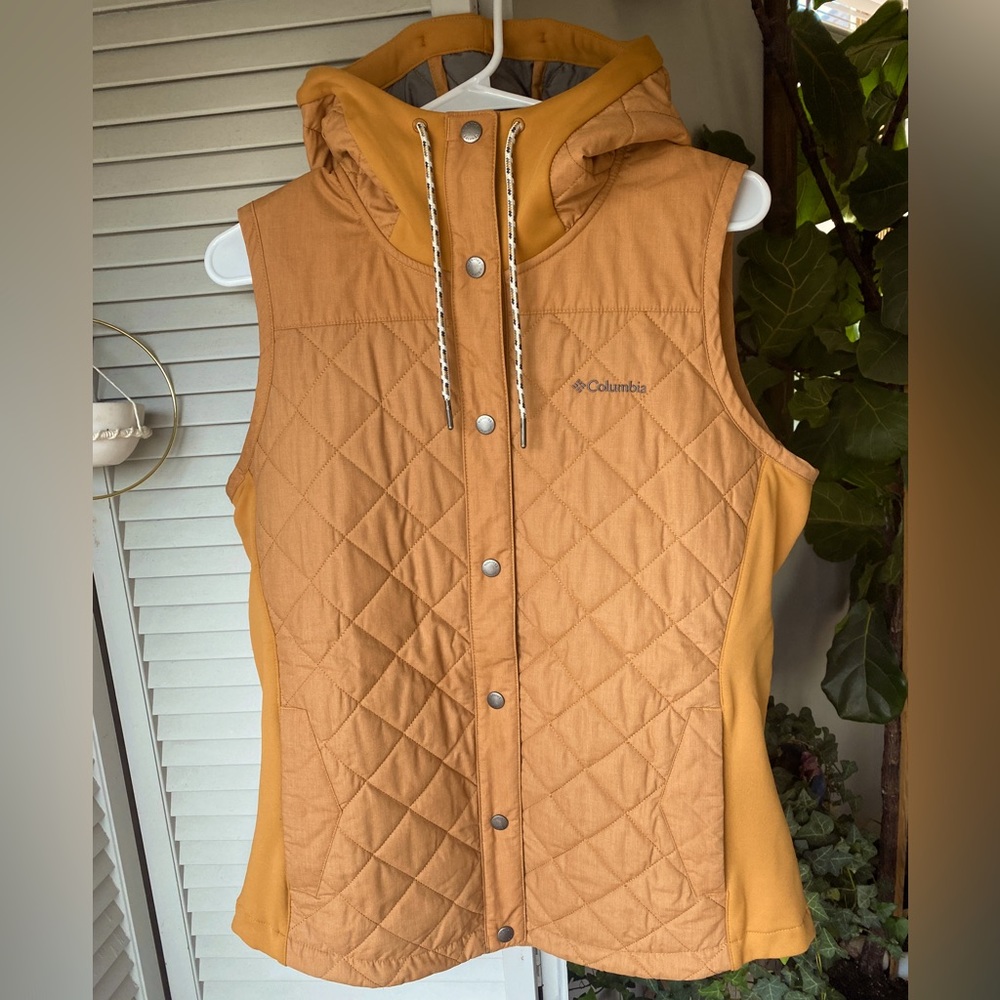Columbia Quilted Vest with Hood - Medium